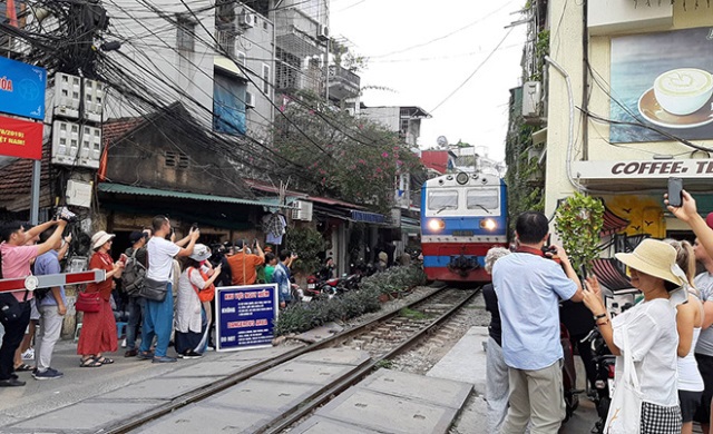 Cận cảnh phố “cà phê đường tàu” mới ở phường Khâm Thiên - Ảnh 7