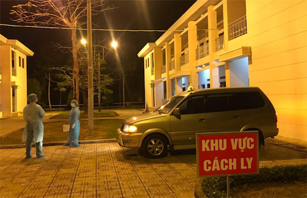 [Ảnh] Nhân viên y tế trực đêm chống dịch Covid-19 tại bệnh viện dã chiến TP Hồ Chí Minh - Ảnh 5