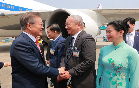 Chùm ảnh Tổng thống Hàn Quốc Moon Jae-in bắt đầu chuyến thăm Việt Nam - Ảnh 6