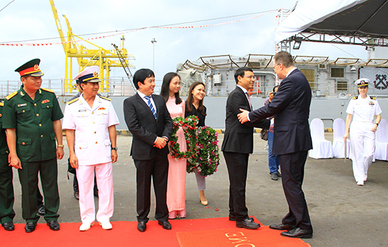 Cận cảnh tàu sân bay Hoa Kỳ thăm Đà Nẵng - Ảnh 3