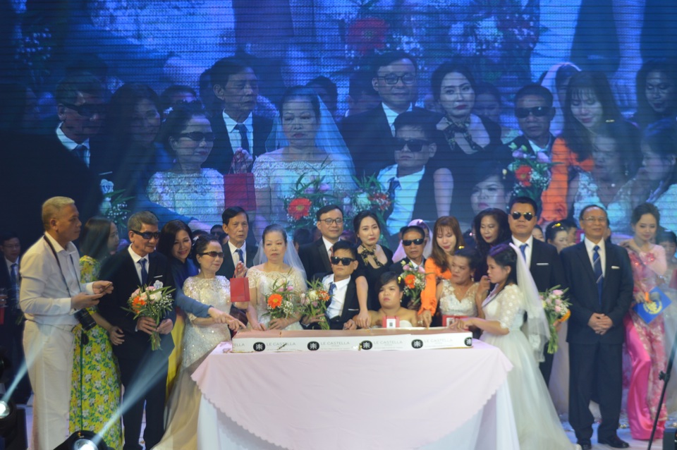 Xúc động đám cưới tập thể cho người khiếm thị - Ảnh 4