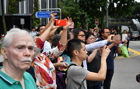Chùm ảnh: Người dân Singapore đổ ra đường "ngóng" lãnh đạo Mỹ - Triều - Ảnh 2
