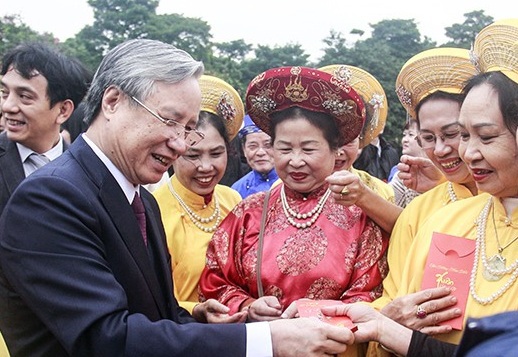 Lãnh đạo Đảng, Nhà nước, TP Hà Nội dâng hương, trồng cây đầu xuân tại Khu di tích Hoàng Thành Thăng Long - Ảnh 8