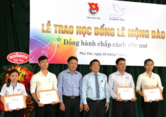 Quỹ Lê Mộng Đào tiếp tục đồng hành cùng học sinh sinh viên tại 5 tỉnh thành - Ảnh 1