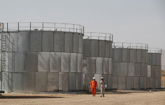 Mỹ cảnh báo áp trừng phạt mới lên Iran đẩy giá dầu vượt mốc 70 USD/thùng - Ảnh 1