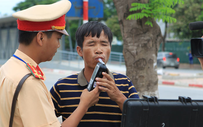 Đẩy lùi vấn nạn “ma men” sau tay lái: Chỉ tăng chế tài xử phạt  là chưa đủ - Ảnh 2