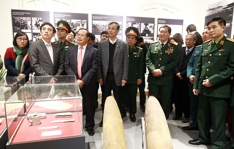 Hà Nội: Trưng bày 200 hiện vật quý về trận Điện Biên Phủ trên không - Ảnh 4