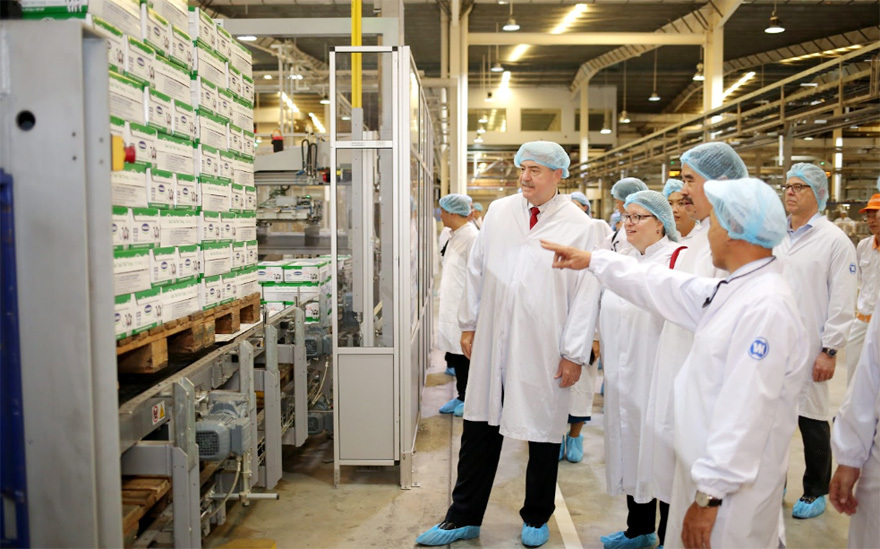 Siêu nhà máy sữa Vinamilk "ghi điểm" với đoàn công tác của Bộ Nông nghiệp Hoa Kỳ - Ảnh 3