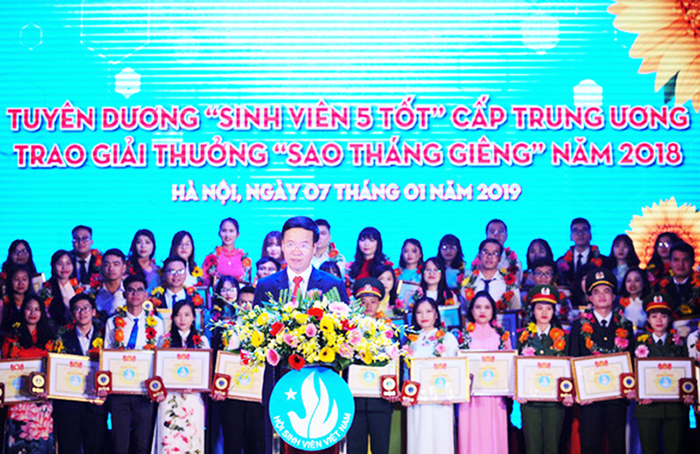 Hơn 300 sinh viên nhận giải Sao Tháng Giêng và "sinh viên 5 tốt” - Ảnh 1