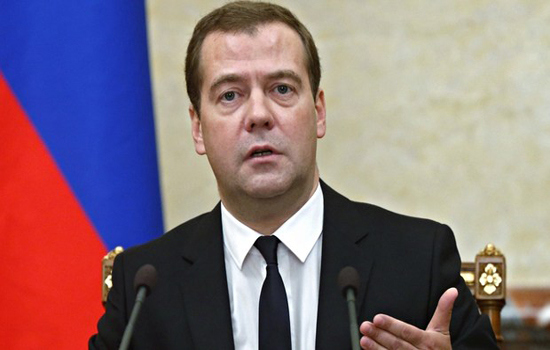 Thủ tướng Medvedev khẳng định kinh tế Nga vẫn trụ vững trước lệnh trừng phạt mới của Mỹ - Ảnh 1