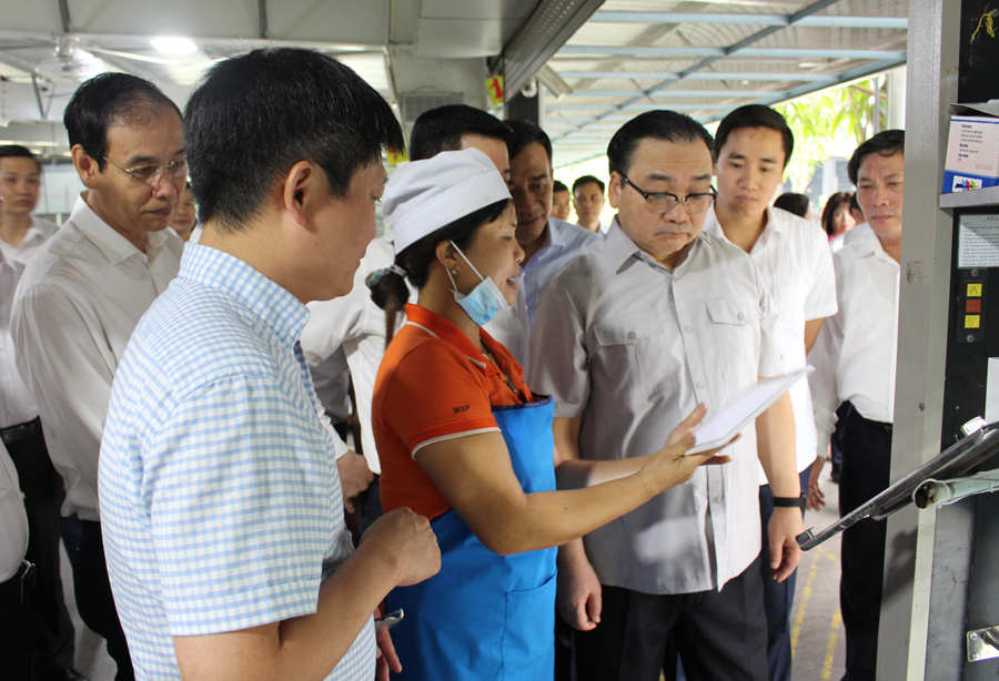 Đoàn công tác thành phố Hà Nội thăm Công ty CP sản xuất hàng thể thao MXP - Ảnh 6