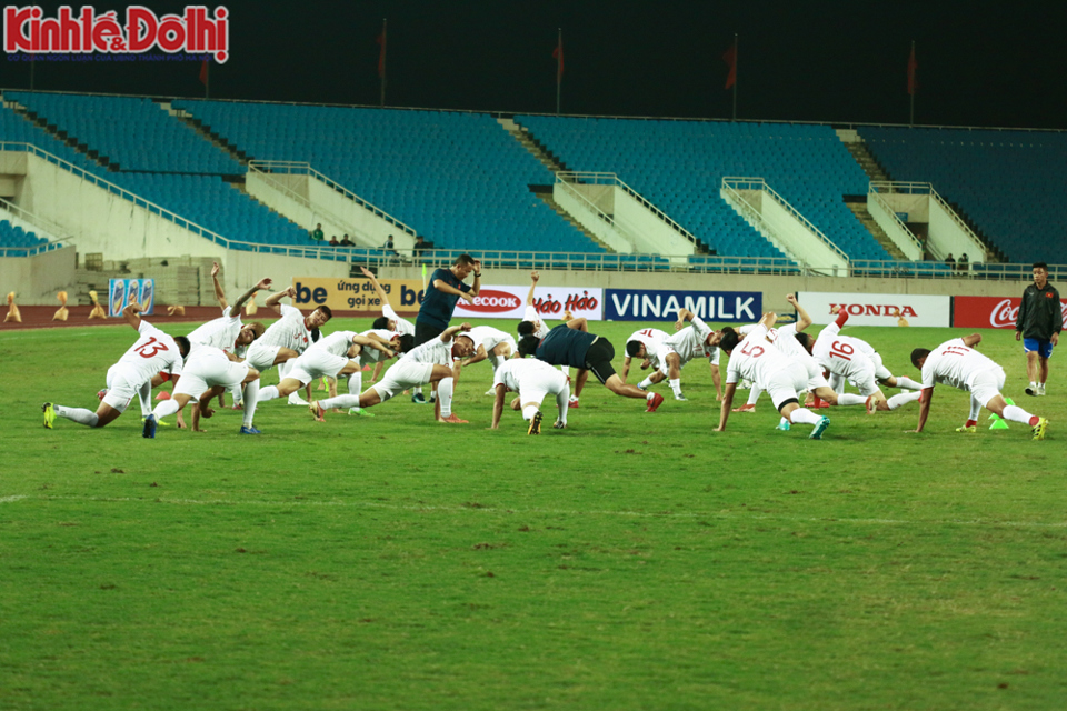 [Ảnh] Đội tuyển Việt Nam tập đua tốc độ khắc chế sức mạnh của UAE - Ảnh 9