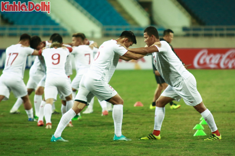 [Ảnh] Đội tuyển Việt Nam tập đua tốc độ khắc chế sức mạnh của UAE - Ảnh 8