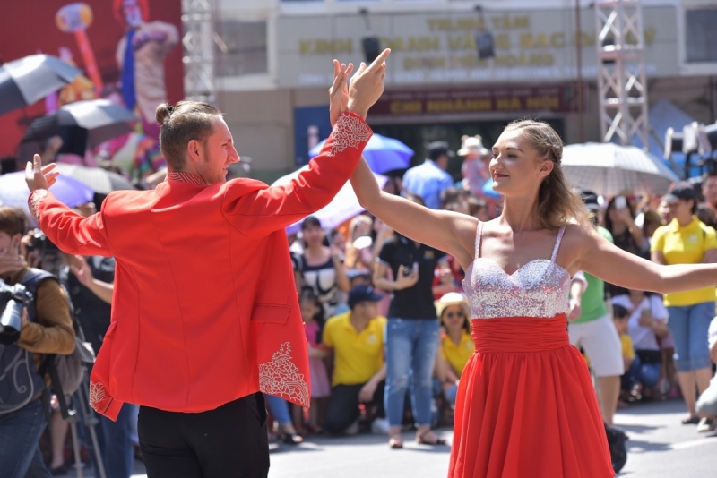 Lễ hội Du lịch Biển Sầm Sơn 2019 gây bất ngờ với Carnival đường phố rực rỡ - Ảnh 5