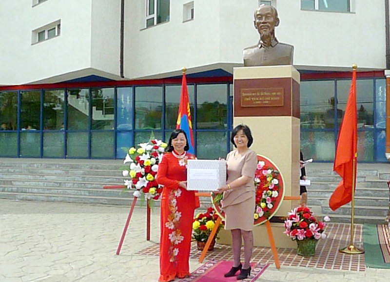 Chủ tịch Hồ Chí Minh lay động trái tim người Mông Cổ - Ảnh 2