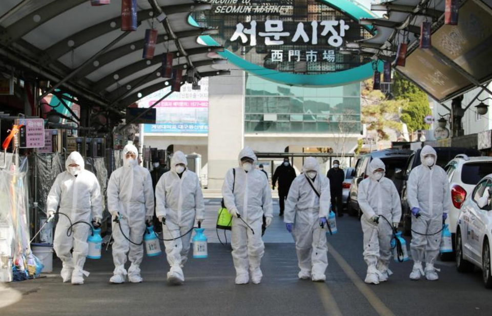 Ca tử vong vì COVID-19 tại Hàn Quốc tăng lên 2 chữ số - Ảnh 1
