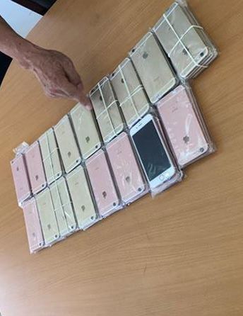 Người phụ nữ giấu gần 50 điện thoại iPhone 6 nhập lậu trong cốp xe - Ảnh 1