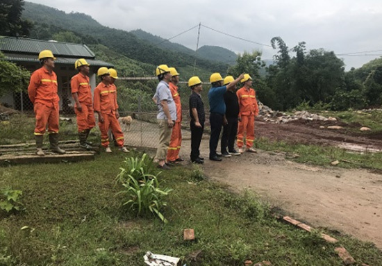 Công ty Lưới điện cao thế miền Bắc khẩn trương khắc phục sự cố lưới điện Huở Phăn, nước bạn Lào - Ảnh 2