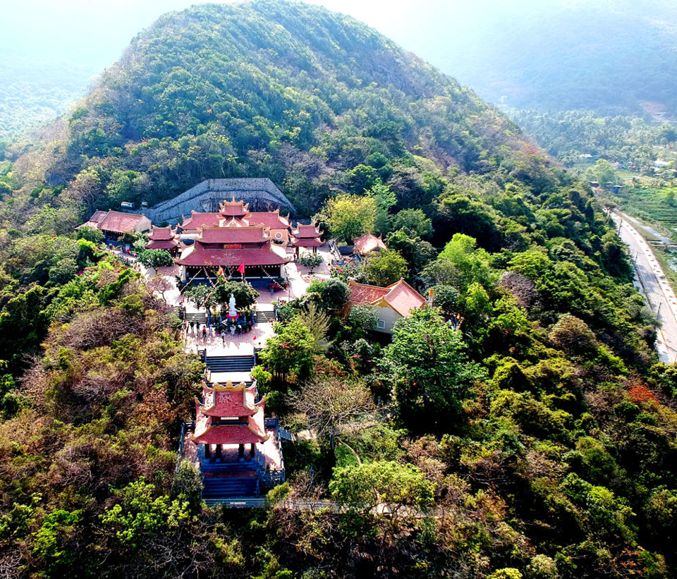 Chiêm ngưỡng Vân Sơn Tự - ngôi chùa đẹp nhất Việt Nam - Ảnh 1