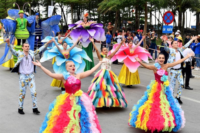 Nghỉ lễ 30/4: Hạ Long sẽ diễu hành Carnaval tưng bừng bên bờ biển Bãi Cháy - Ảnh 1