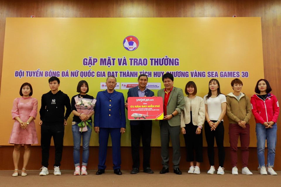 Gia đình những “nhà vô địch” SEA Games cũng được bay miễn phí 1 năm với Vietjet - Ảnh 1