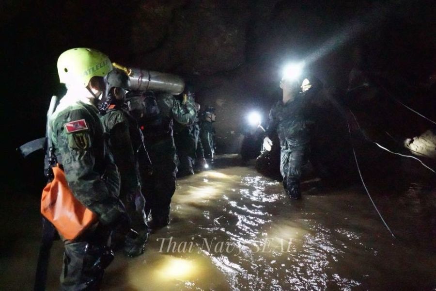 [Cập nhật]: Công tác cứu hộ đội bóng mắc kẹt sẽ được nối lại vào 8 giờ sáng mai - Ảnh 2