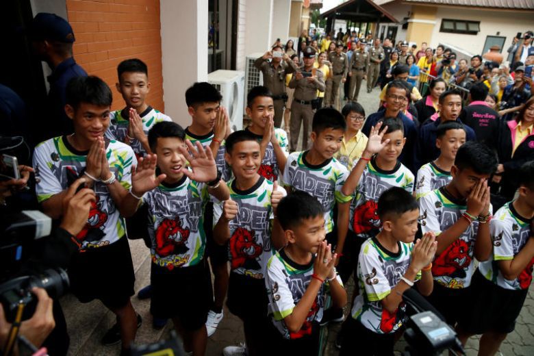 Đội bóng Thái Lan sống sót trong hang động nhờ uống nước từ nhũ đá - Ảnh 1