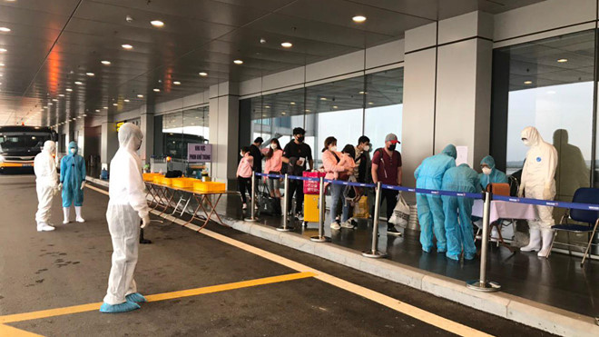 Cách ly y tế 229 hành khách từ Hàn Quốc về sân bay Vân Đồn - Ảnh 1