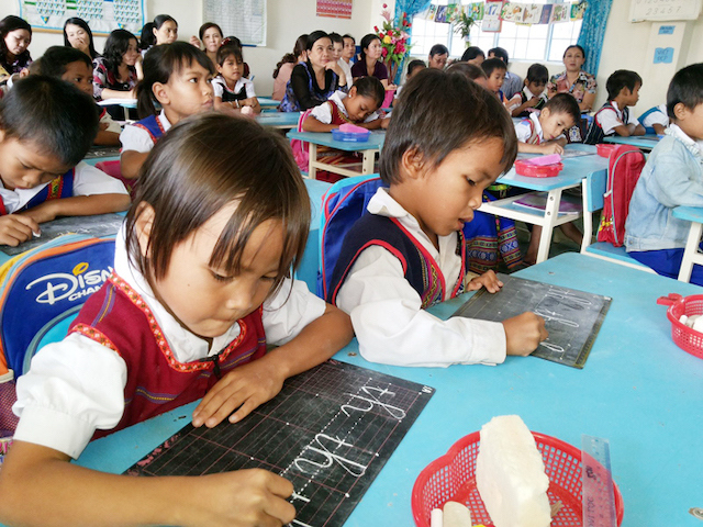 Gần 2,8 triệu người dân tộc thiểu số chưa biết đọc, biết viết tiếng Việt - Ảnh 1
