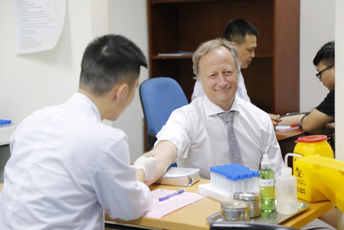Đại sứ Liên minh châu Âu tại Việt Nam hiến máu tình nguyện - Ảnh 3