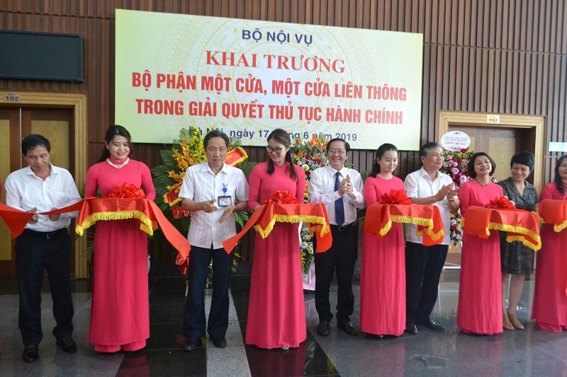 Bộ thứ ba khai trương bộ phận “một cửa” trong giải quyết thủ tục hành chính - Ảnh 1