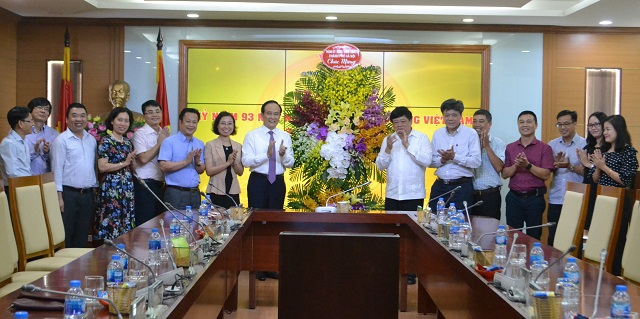 Phó Chủ tịch Thường trực HĐND TP Hà Nội thăm, chúc mừng các cơ quan báo chí Trung ương - Ảnh 1