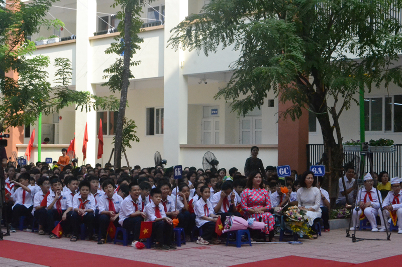 Hơn 2 triệu học sinh Hà Nội rộn ràng khai giảng năm học 2019 - 2020 - Ảnh 14