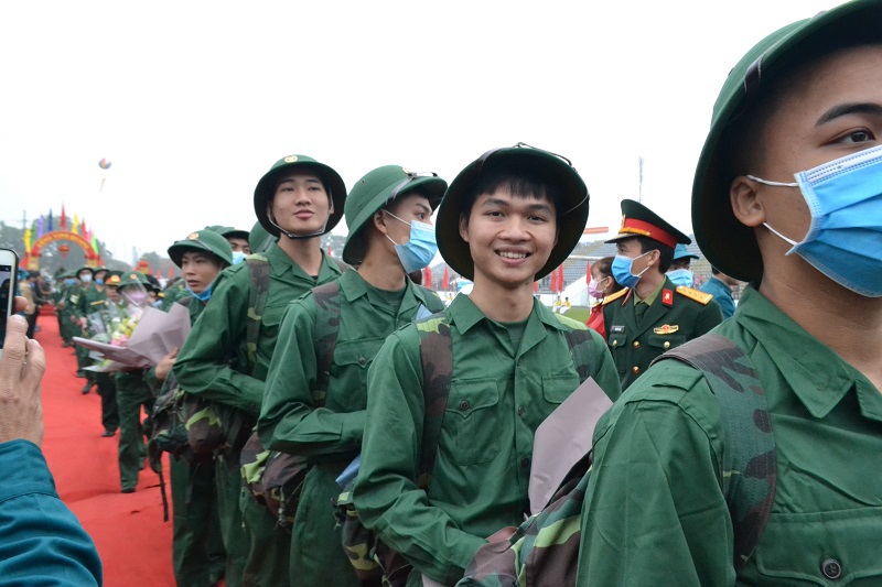 Chủ tịch HĐND Thành phố Nguyễn Thị Bích Ngọc động viên các tân binh huyện Đan Phượng trong ngày hội tòng quân - Ảnh 3