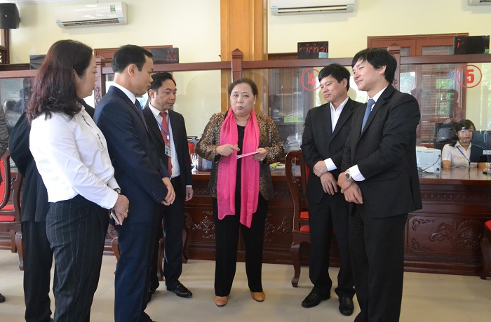 Phó Bí thư Thành ủy Nguyễn Thị Bích Ngọc khảo sát về thực hiện 2 bộ quy tắc ứng xử tại Thạch Thất - Ảnh 2