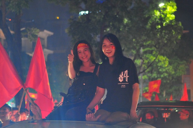 CĐV cả nước ngất ngây với chiến thắng lịch sử của Olympic Việt Nam - Ảnh 27