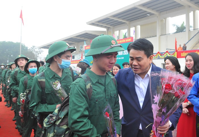 Chủ tịch UBND TP Hà Nội Nguyễn Đức Chung động viên tân binh lên đường nhập ngũ - Ảnh 4