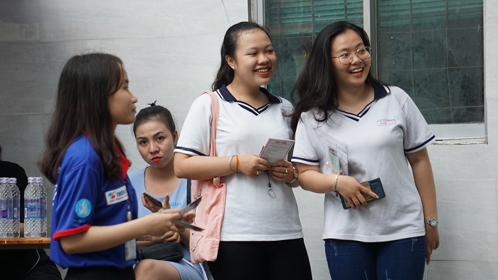 TP Hồ Chí Minh: Đề thi môn toán dễ thở đối với thí sinh - Ảnh 2