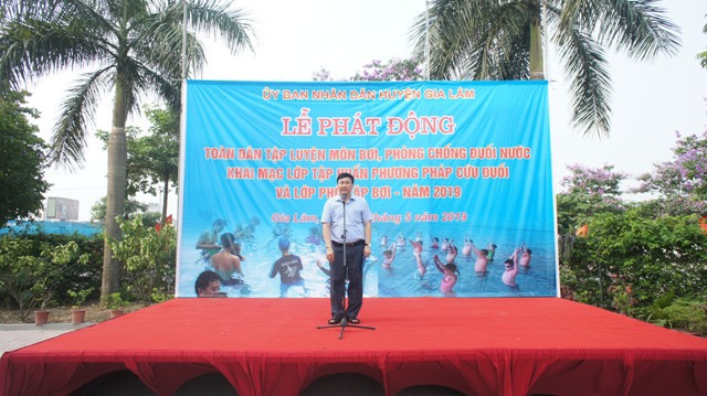 Huyện Gia Lâm phát động toàn dân tập luyện môn bơi - Ảnh 1