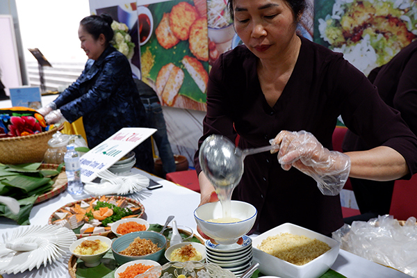 Hội nghị thượng đỉnh Mỹ - Triều: Phóng viên nước ngoài tấm tắc với ẩm thực Hà Nội - Ảnh 6