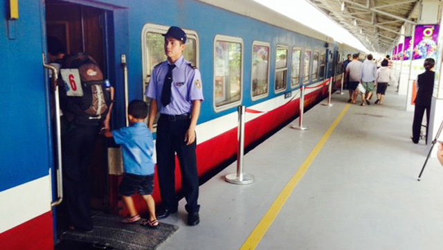 Dừng chạy nhiều chuyến tàu tuyến Hà Nội - Lào Cai do mưa lũ - Ảnh 1