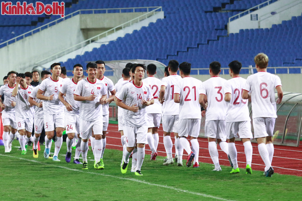 [Ảnh] Đội tuyển Việt Nam tập đua tốc độ khắc chế sức mạnh của UAE - Ảnh 1