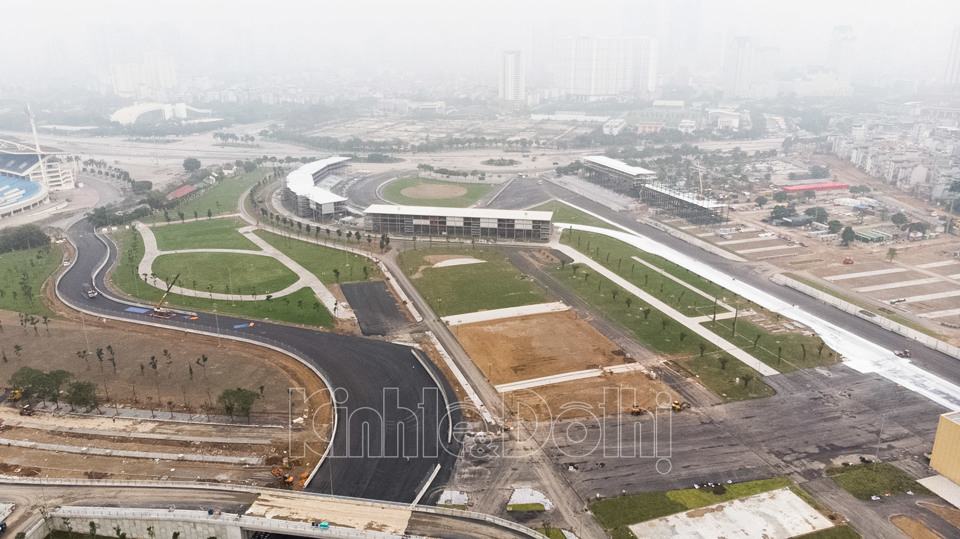 [Ảnh] Đường đua F1 Hà Nội gấp rút hoàn thành, lập hàng rào bảo vệ mặt đường tiêu chuẩn - Ảnh 10