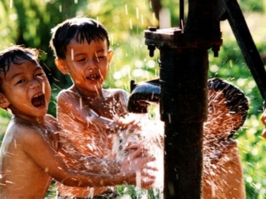 Phấn đấu cuối năm 2018, 55% người dân nông thôn Hà Nội được dùng nước sạch - Ảnh 1