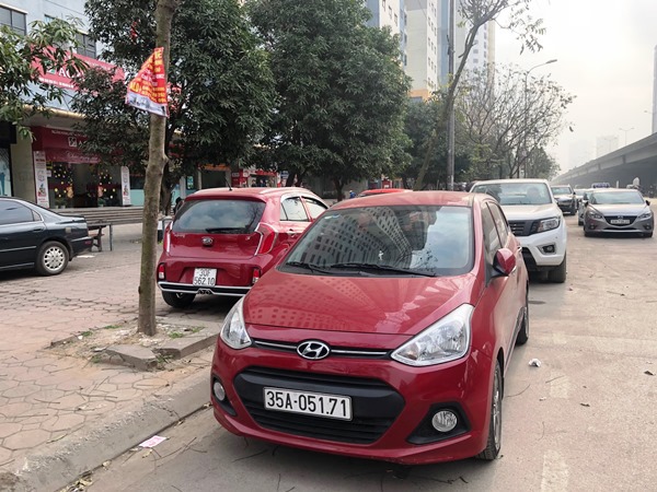 Hàng loạt phương tiện vi phạm, gây cản trở giao thông trên đường Nguyễn Xiển - Ảnh 6
