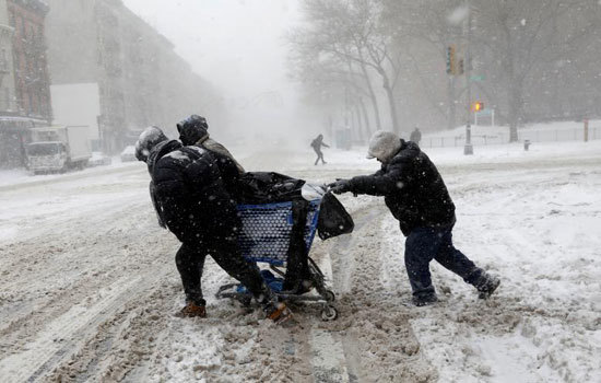 “Bom bão tuyết” càn quét miền Đông nước Mỹ, ít nhất 16 người thiệt mạng - Ảnh 1
