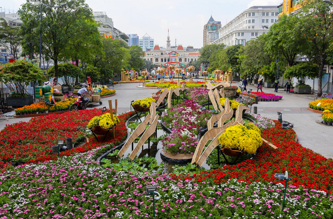 TP Hồ Chí Minh: Tưng bừng khai mạc Đường hoa Nguyễn Huệ Tết Kỷ Hợi 2019 - Ảnh 3