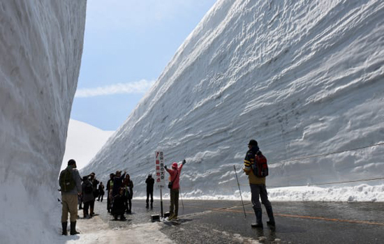 Khám phá nét độc đáo của con đường tuyết Tateyama Kurobe Alpine tại Nhật Bản - Ảnh 1