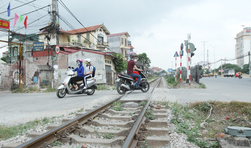 Hà Nội: 363 lối đi tự mở qua đường sắt sẽ do các quận, huyện trực tiếp quản lý - Ảnh 1