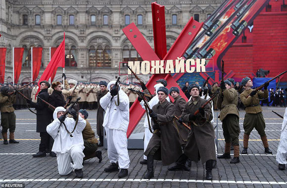Ảnh: Nga tái hiện hoành tráng lễ duyệt binh huyền thoại năm 1941 trên Quảng trường Đỏ - Ảnh 5
